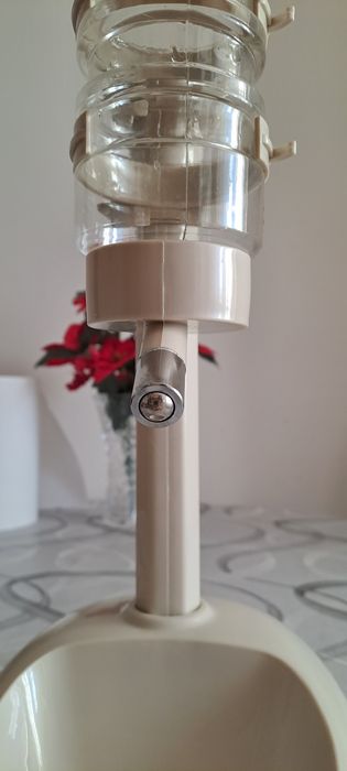 Dispenser apa pentru pisica/câine