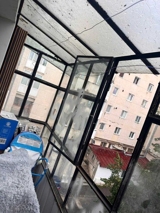 Vand apartament 2 camere ultracentral langa piata in Campina, jud. Prahova .