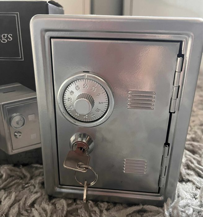 Метална касичка сейф