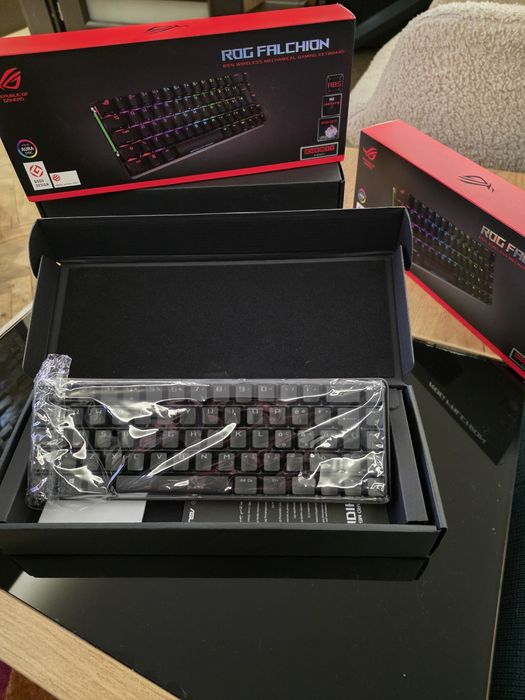 Asus ROG  Falchion wireless геймарска клавиатура 3бр. Налични