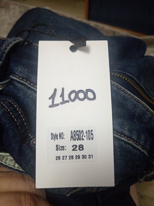 Продам женские джинсы