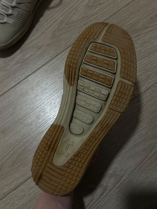 Adidasi Under Armour