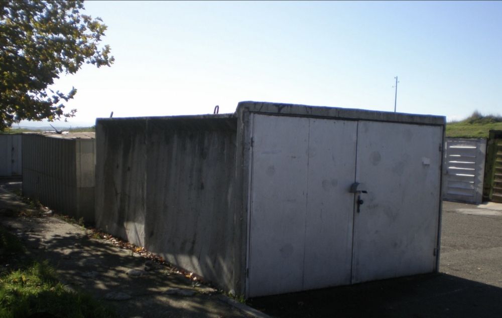 Бетонен гараж без врати