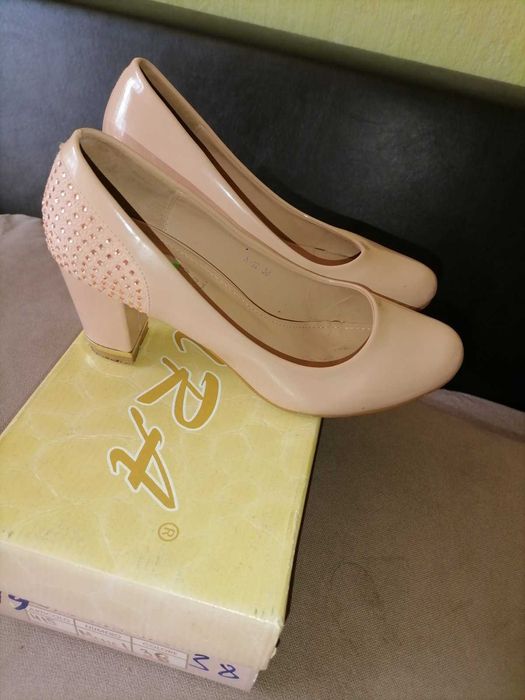 Страхотни нови обувки на ниски цени