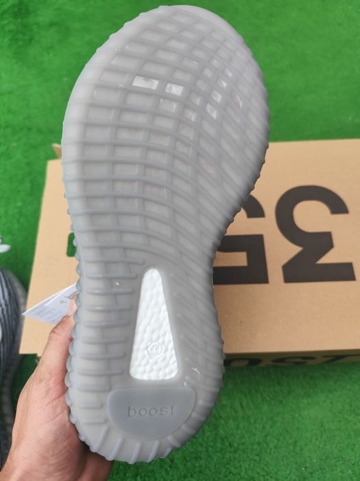 Adidași yeezy Nr 43