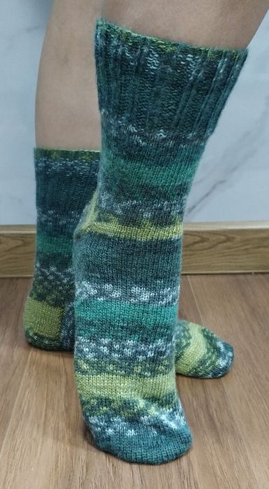 Вязаные носочки из натуральной пряжи.