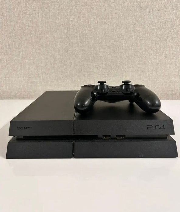 Продам игровую приставку  PS 4