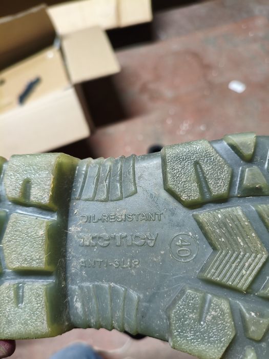 Ботинки кожаные с маслостойкой подошвой