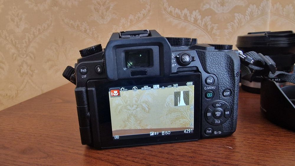 Panasonic Lumix G7 + 3 обектива (14-42, 40-150, 12mm) + 2 батерии