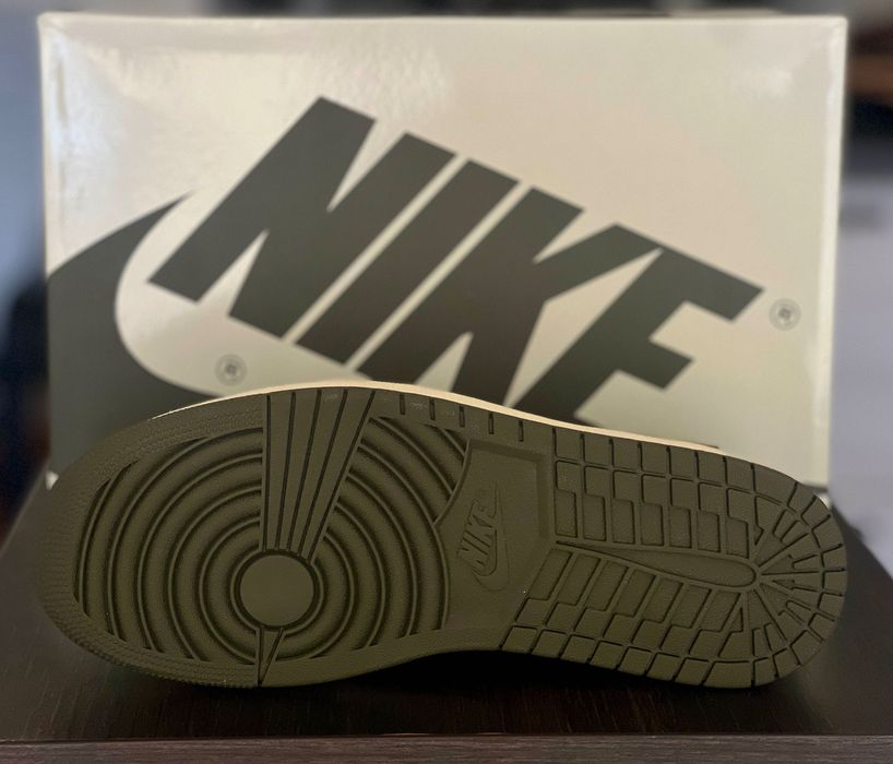 Travis Scott x Air Jordan 1 Low Reverse Olive 42.5 EU
