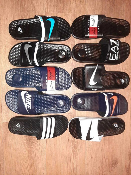 Papuci barbati firmati.