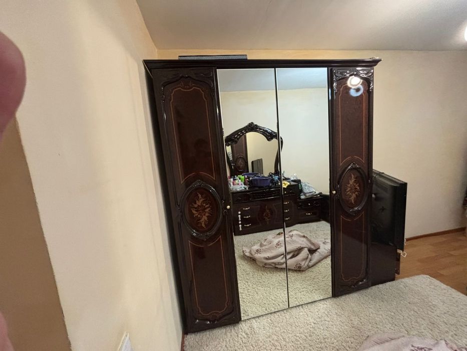 Продам спальный гарнитур срочно