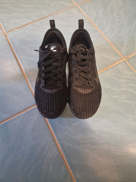 Adidasi nike mărimea 35,5