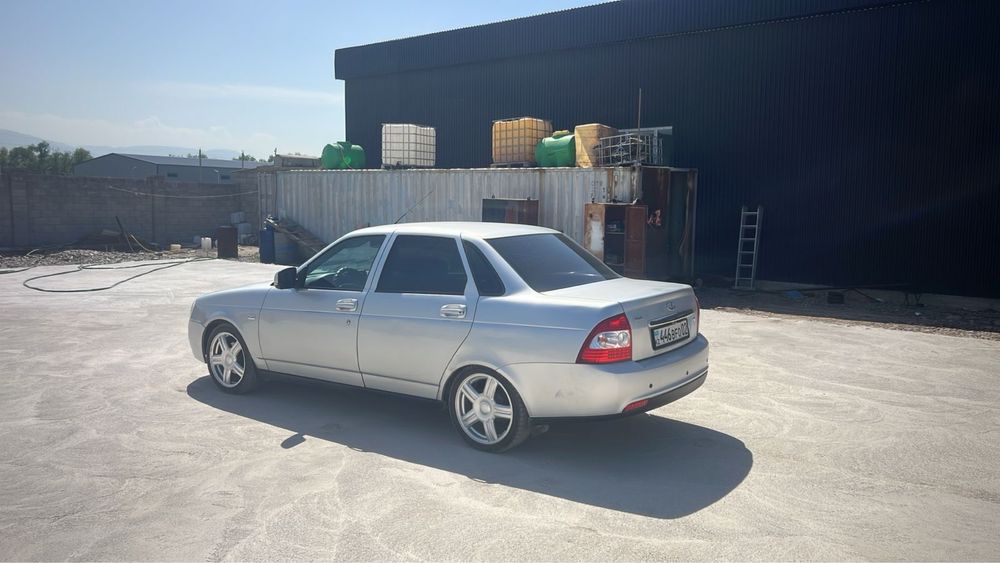 Lada.   priora.