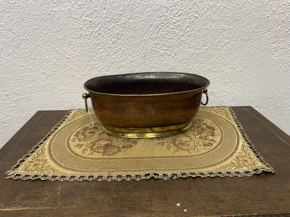Кашпа меден овален съд с месингова основа Европа 1950 1970