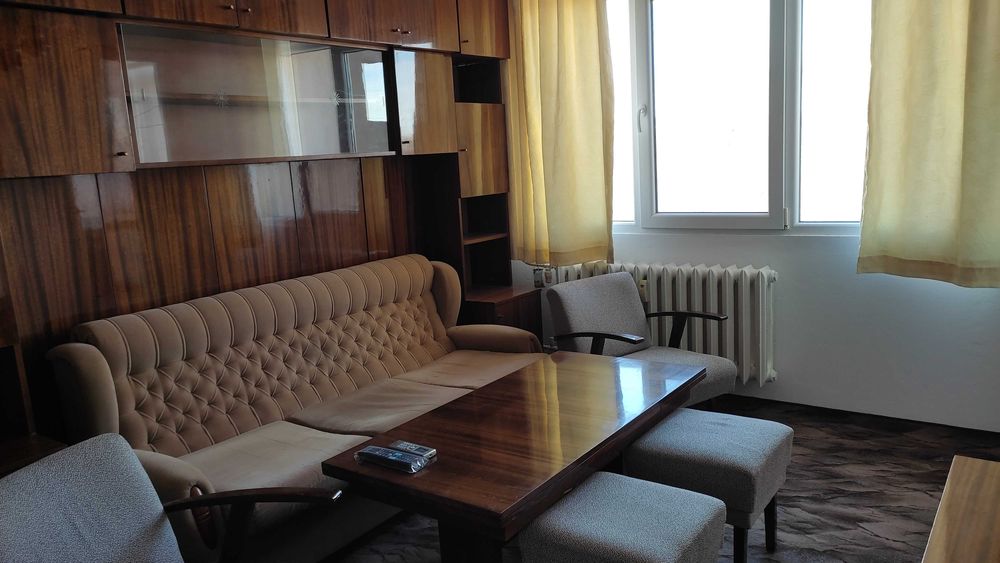 Собственик дава под наем двустаен апартамент в центъра на гр.Шумен