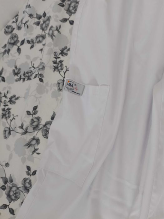 Costum medicaL de dama , firma IBA ,  alb , mărimea L, nou