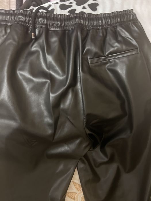 Pantaloni piele in stsre fiarte buna