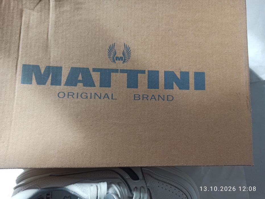 Продам белые стильные кроссовки MATTINI оригинал