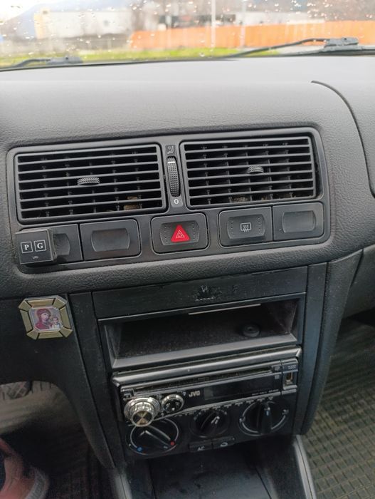 Продавам Golf 4.  Газ.Бензин.