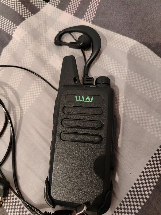 Продам рацию с наушником