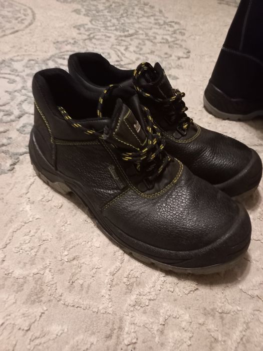 Спец обувь продаётся