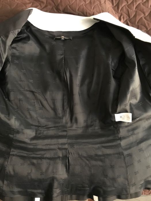 Сако Elisabetta Franchi и рокля цвят марсала