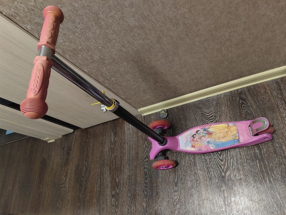 Продам самокат трёхколёсный