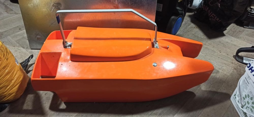 Продавам лодка за захранка