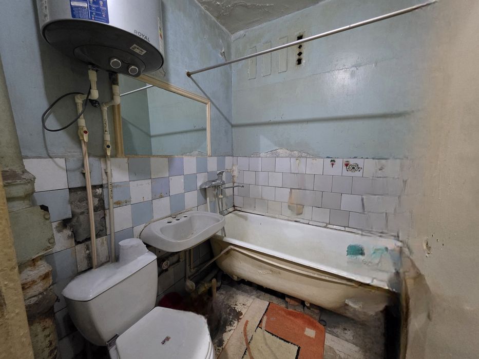 Калининскийда 3 хоналик квартира  сотилади.