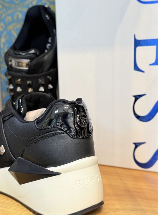 Дамски маратонки GUESS 36.37 Black