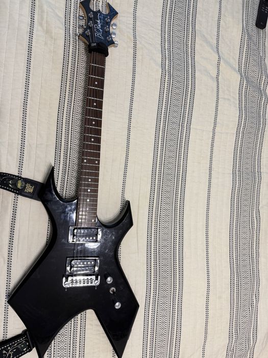 B.C. Rich Bronze Series Warlock (24 прагчета)