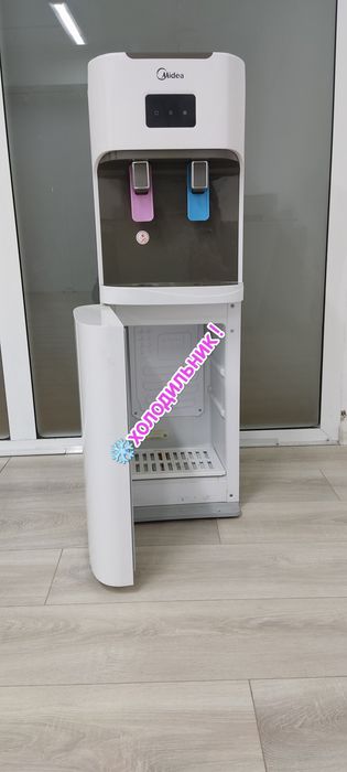 Напольный кулер для воды
