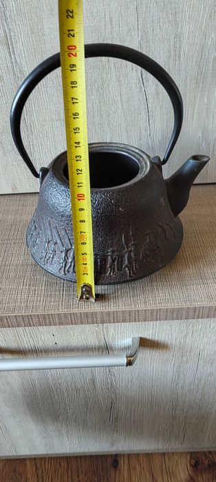 Японски чугунен чайник