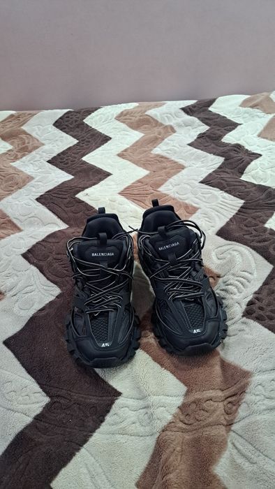 Balenciaga track led