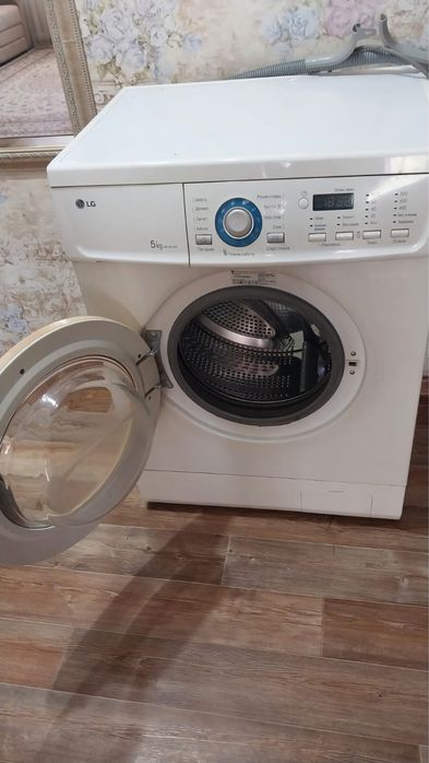 Продам стирпльную машину LG