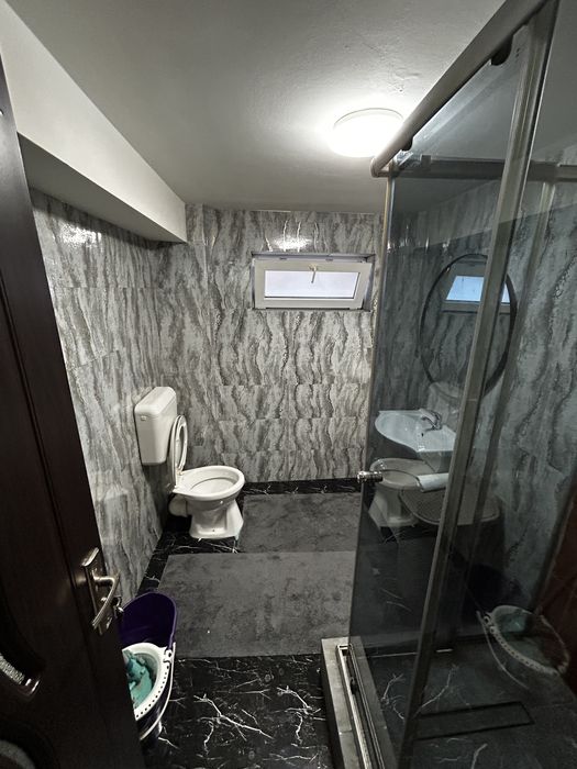 Inchiriez apartament 74 mp