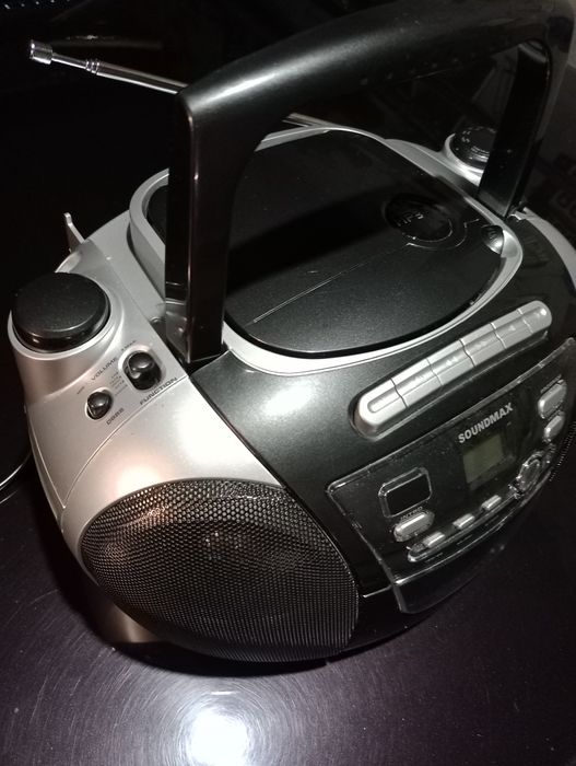 Продам магнитолу Soundmax