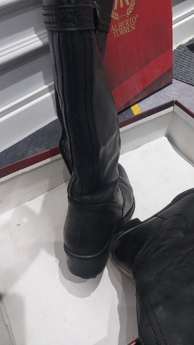 Продам кожанные женские сапоги