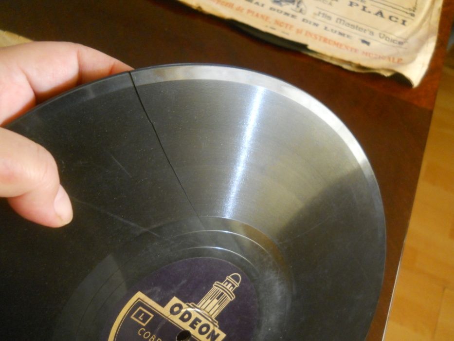 Placa gramofon Odeon-Foxtrot,in coperti originale cu o fisura!Colectie