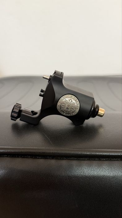 Vand 3 aparate de tatuat + 2 surse wireless