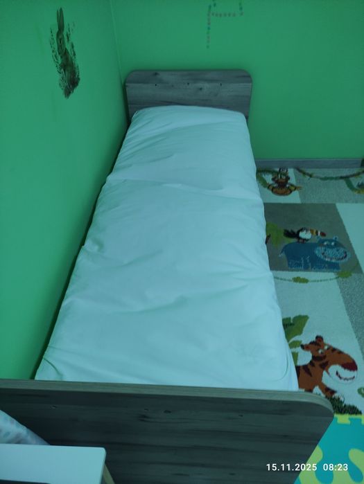 Детско легло с матрак плюс подарък.