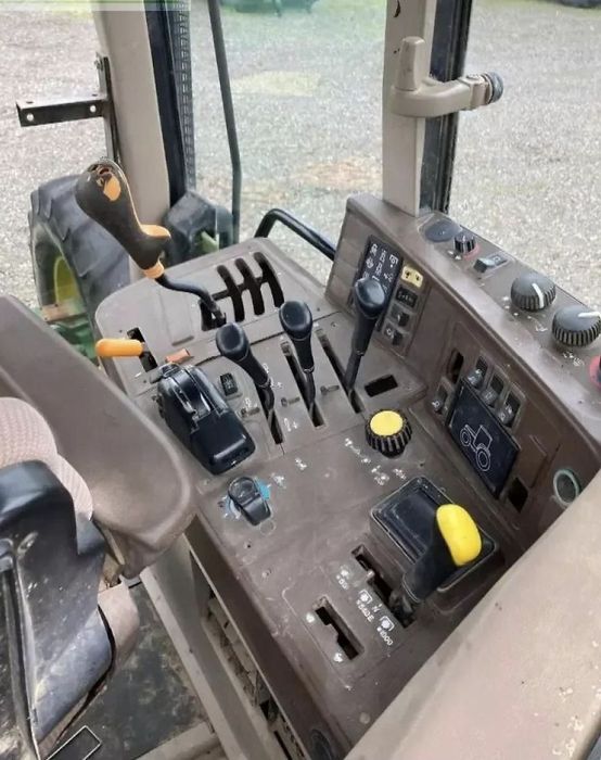 Tractor John Deere 6620 ( 2004)