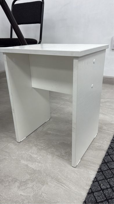 Парта, стулья, шкаф, стол