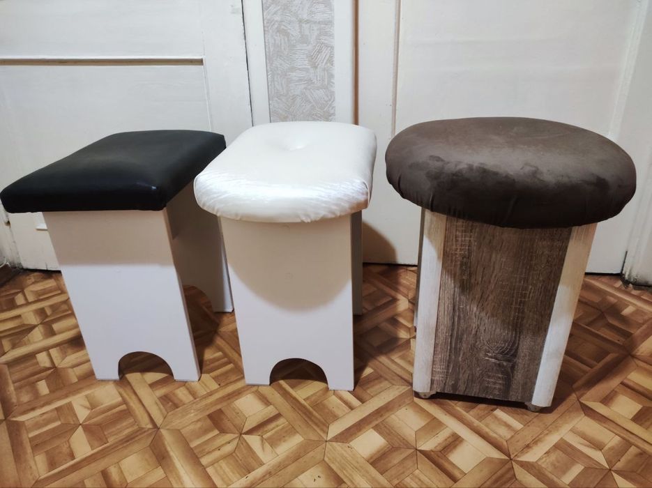 Мягкие табуретки и пуфик
