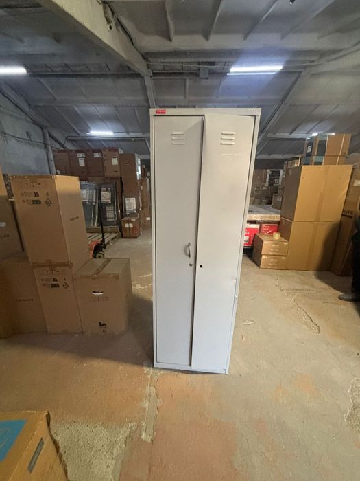 Мебель столы шкафы