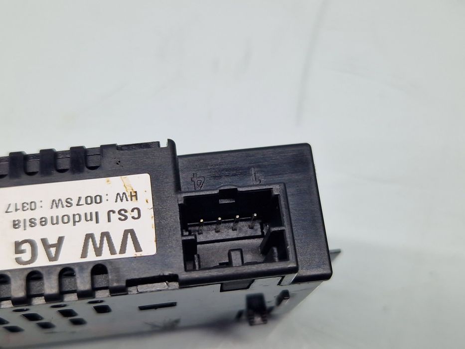 Conector auxiliar USB Volkswagen Touran (5T1) R-line [Fabr 2015-preze