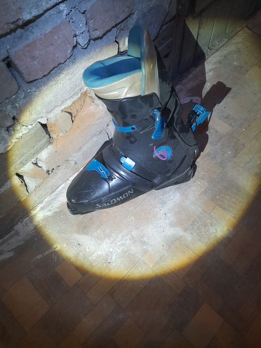 Ски с автомати, щеки и ски обувки