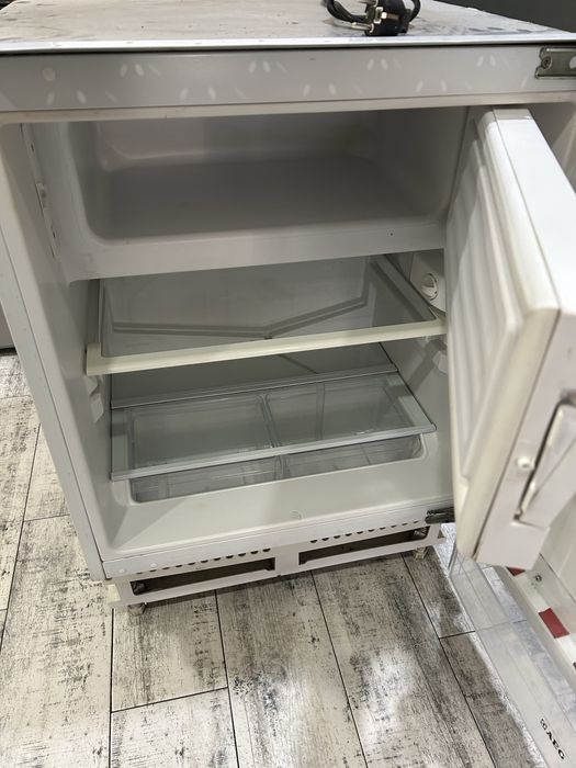 AEG хладилник за вграждане