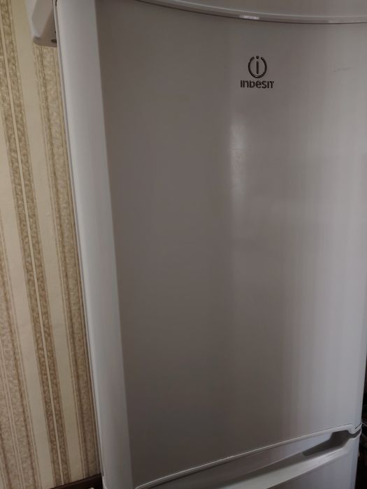 Холодильник Indesit